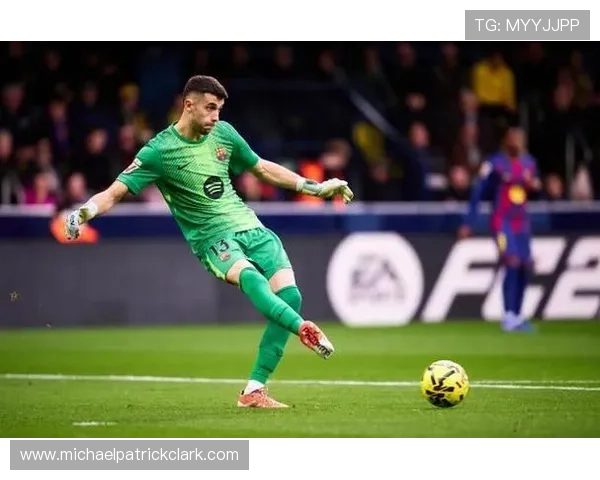 巴萨新赛季首场比赛表现稳健，成功逆转击败对手赢得重要三分