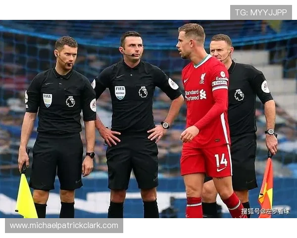 贝肯鲍尔防线构建理念对现代足球防守体系的影响分析