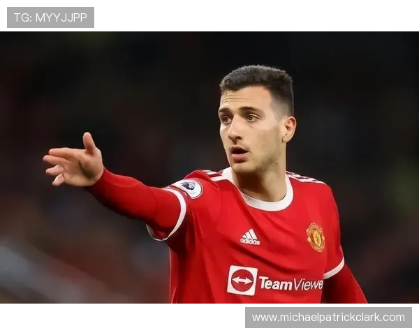 格拉纳达边路进攻表现稳健，近期战术侧重两翼推进