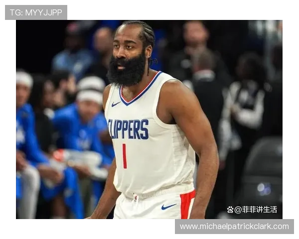 哈登又现奢侈日常，凌晨豪车出没，一杯咖啡都得能让人怀疑工资单！