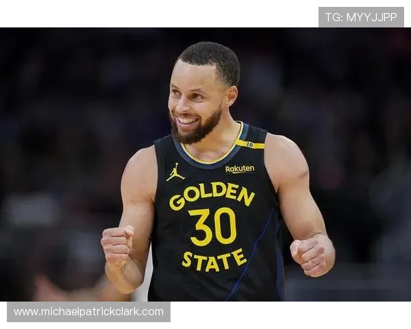 康利挡拆回撤传球制造空位，较库里更注重供球